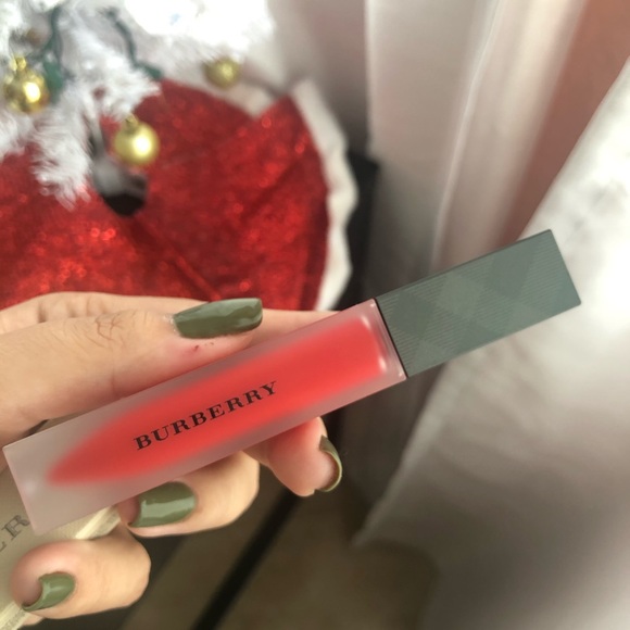 Burberry Regiment Red Velvet Liquid Lip Stick - Picture 6 of 7